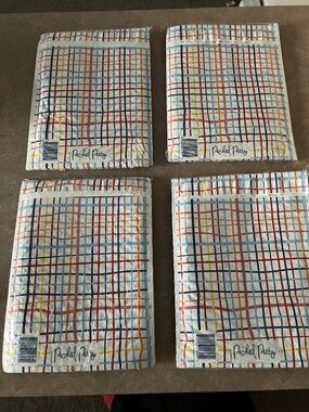 NWOT: Four (4) 9x7 Bubble Envelope Mailers